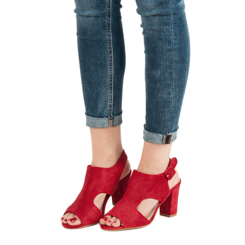 Sandales Ajourées Sur Un Poteau rouge 1