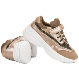 Baskets beiges à la mode 6