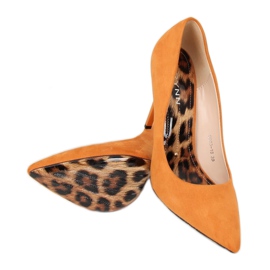 Escarpins sur un chameau 9003-18 Pin's orange multicolore 4