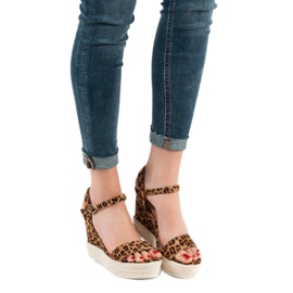 Ideal Shoes Sandales compensées élégantes brun 2 Ideal Shoes Sandales compensées élégantes brun 2