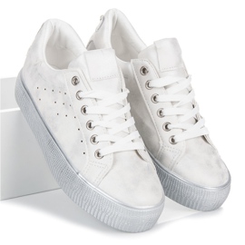 Des baskettes blanches 2