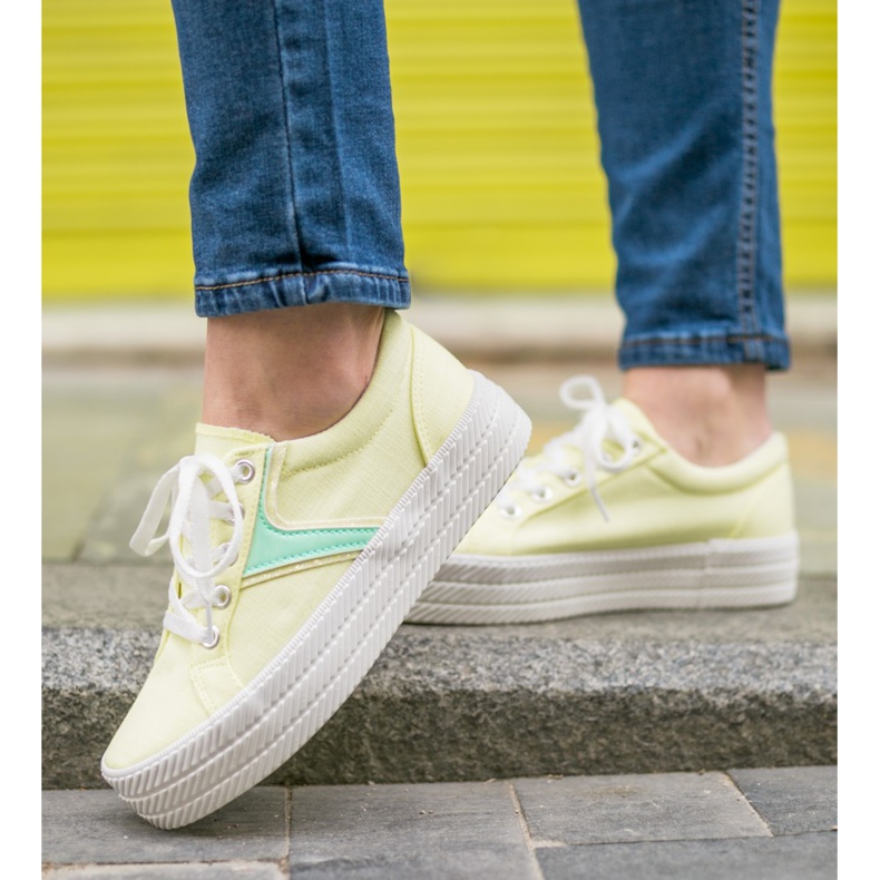 Kylie Baskets sur la plate-forme jaune 1