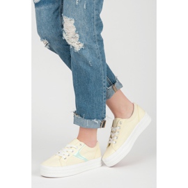 Kylie Baskets sur la plate-forme jaune 3