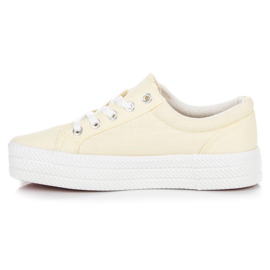 Kylie Baskets sur la plate-forme jaune 2