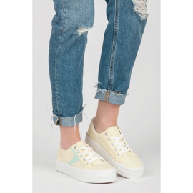 Kylie Baskets sur la plate-forme jaune 4