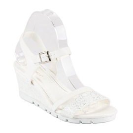 Ideal Shoes Sandales compensées blanches 2