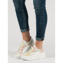 Chaussures de sport légères blanche multicolore 2 Chaussures de sport légères blanche multicolore 2