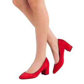 Ideal Shoes Pompes rouges sur un pilier 2 Ideal Shoes Pompes rouges sur un pilier 2
