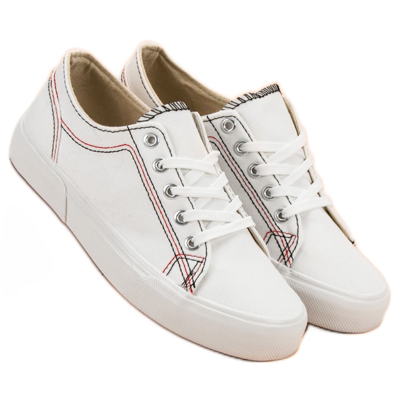 Kylie des baskettes blanches 1