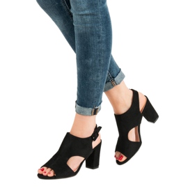 Sandales Ajourées Sur Un Poteau noir 1