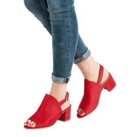 Sandales fermées en daim rouge 1