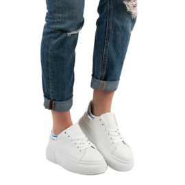 Renda Chaussures blanches sur la plate-forme 1 Renda Chaussures blanches sur la plate-forme 1