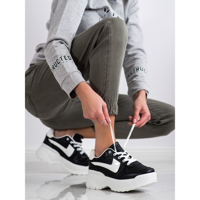 Kylie Baskets sur la plate-forme noir 1