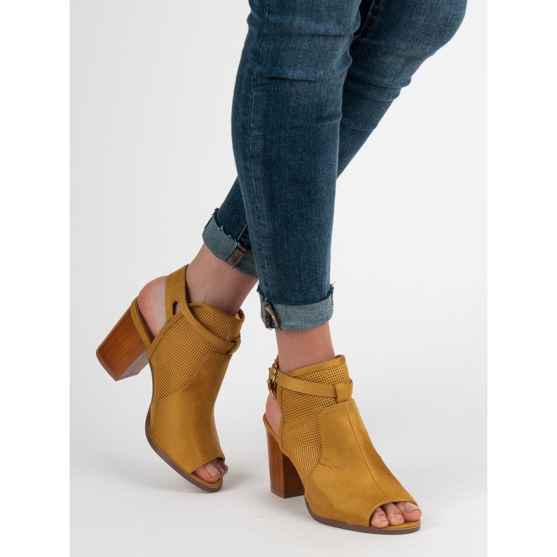 Evento Sandales fermées élégantes jaune 2