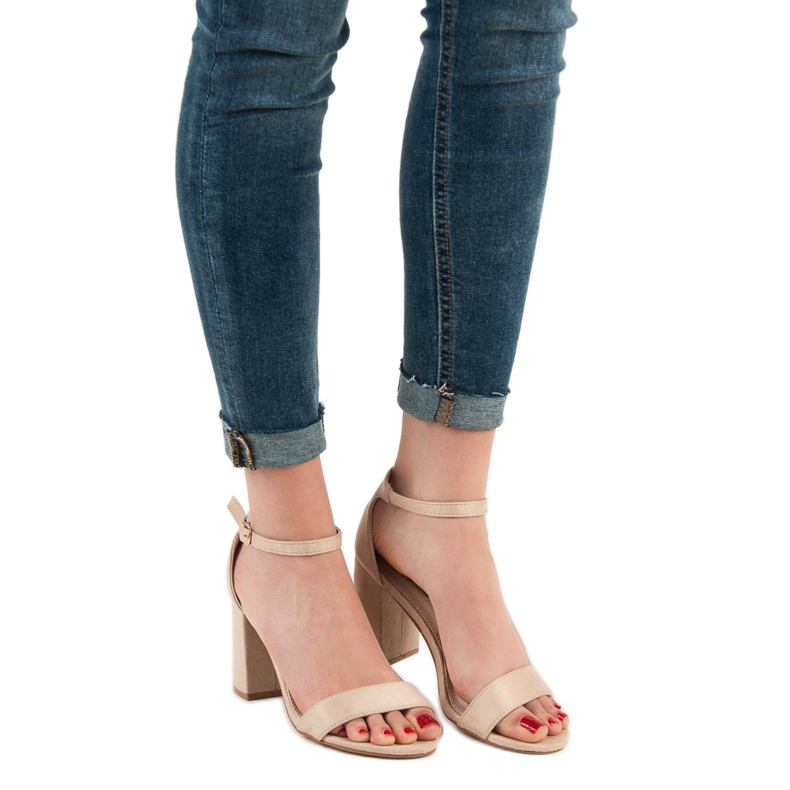 VICES Sandales sur un poteau brun 2