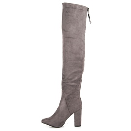 Seastar Mousquetaires en daim sur un pilier gris 2