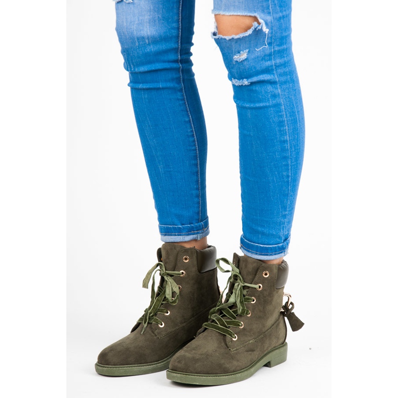 Ideal Shoes Travailleurs en daim attachés avec un ruban vert 1