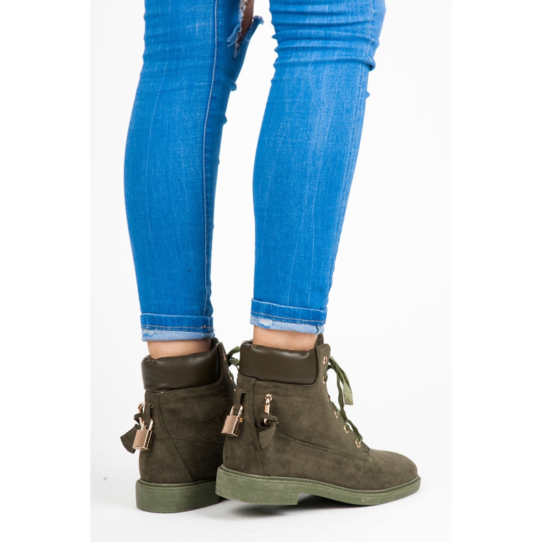 Ideal Shoes Travailleurs en daim attachés avec un ruban vert 2