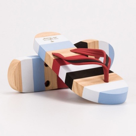 Ax Boxing Tongs sur la plate-forme multicolore 3