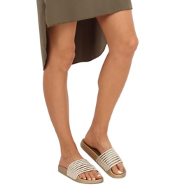 G301 Chaussons dorés avec perles 2