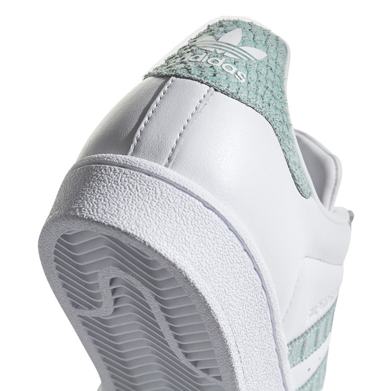 Chaussures Adidas Originals Superstar W CG5461 blanche 2