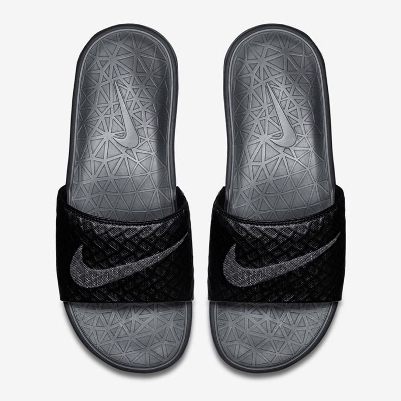 Chaussons Nike Benassi Solarsoft Slide 705474-091 le noir 1