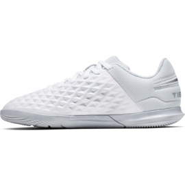 Chaussures d'intérieur Nike Tiempo Legend 8 Club Ic Jr AT5882-100 blanche blanche 2