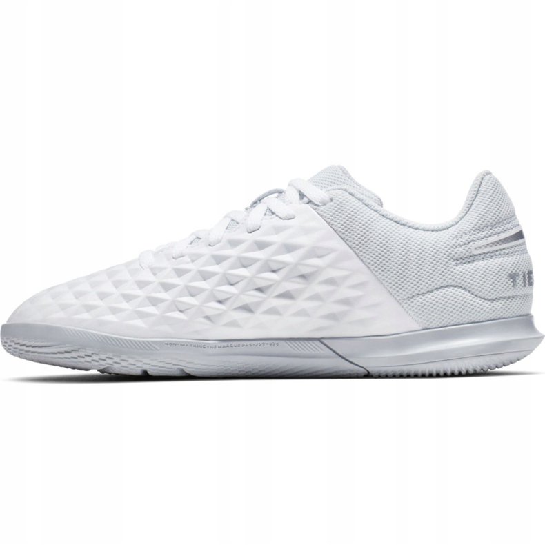 Chaussures d'intérieur Nike Tiempo Legend 8 Club Ic Jr AT5882-100 blanc blanc 2