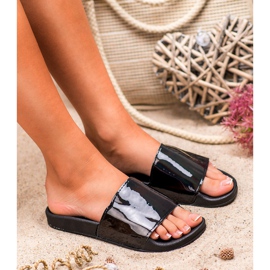 Small Swan Pantoufles noires à la mode 1