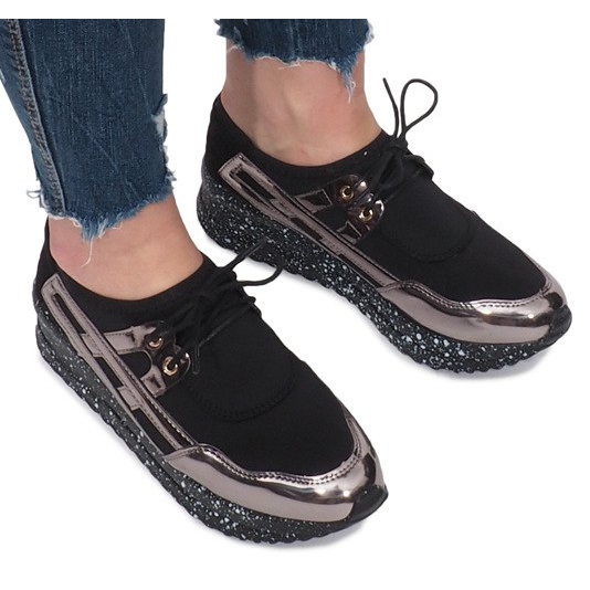 Baskets de sport noires sur la plateforme Calixte 1