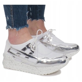 Baskets de sport blanches sur la plateforme Calixte 1 Baskets de sport blanches sur la plateforme Calixte 1