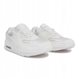 Baskets de sport blanches 2 Baskets de sport blanches 2
