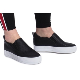 Baskets noires ajourées sur un coin Rockvale le noir 3