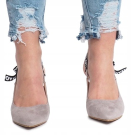 Sandales à talons hauts grises de Love Paris 2