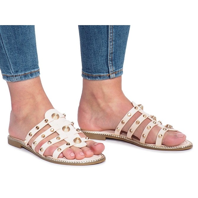 Chaussons beiges à clous Rabelle 1