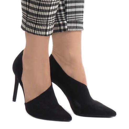 Escarpins noirs asymétriques C82A 2