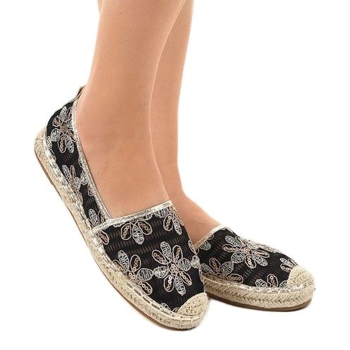 Espadrilles noires ajourées à fleurs 68-118 2