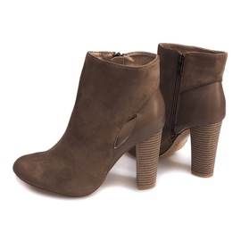 Bottines En Daim Sur Un Pilier Avec Une Fermeture Éclair T-10 Beige 1