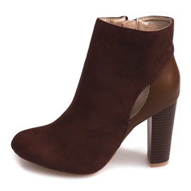 Bottes en daim marron sur un pilier avec une fermeture éclair brun 3