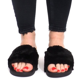 Pantoufles en fourrure noire LS-1 le noir 1