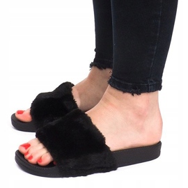 Pantoufles en fourrure noire LS-1 le noir 4