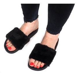 Pantoufles en fourrure noire LS-1 le noir 5