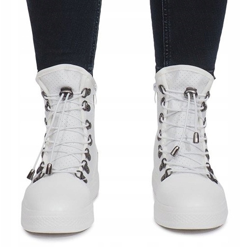 Baskets blanches ajourées sur le compensé Mathilde 1