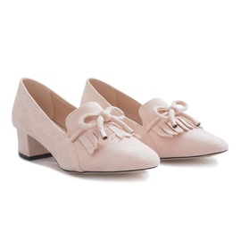 Escarpins roses sur le pilier du cœur 1