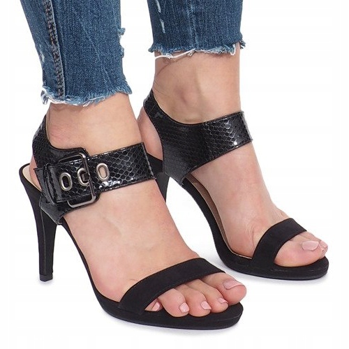 Sandales noires sur un poteau Colier le noir 2