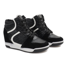 Baskets noires sur le compensé K-26 le noir 2