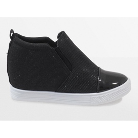 Baskets noires sur le coin DD410-4 le noir 2