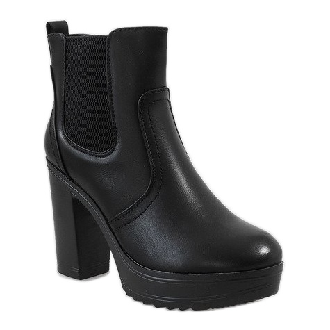 Bottes noires sur un poteau A89606 le noir 1