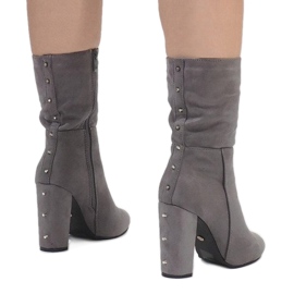 Bottines en daim gris sur le poteau YA-2726 2