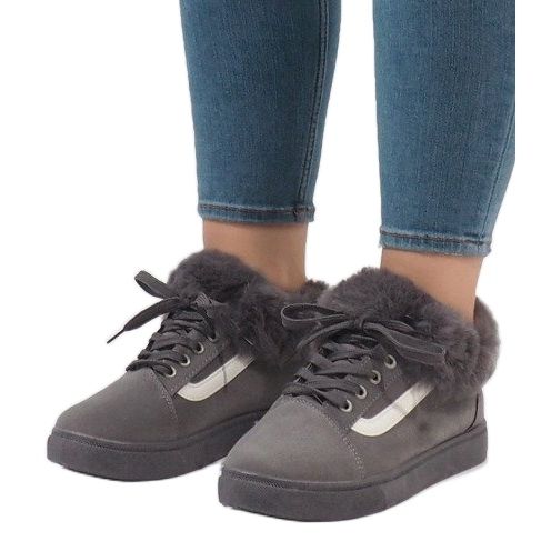 Bottes grises, baskets isolées FB-186 2